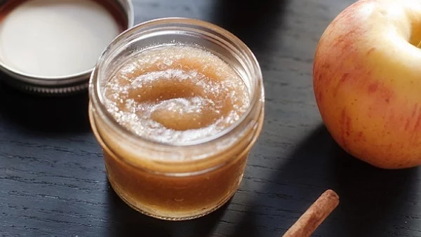 Скраб за тяло с ябълки и канела