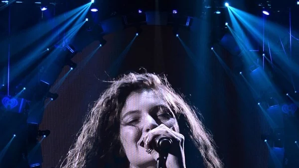 Лорд с песен към "Игрите на глада: Сойка-присмехулка - част 1"