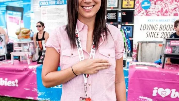 Направи си селфи в помощ на битката с рака на гърдата