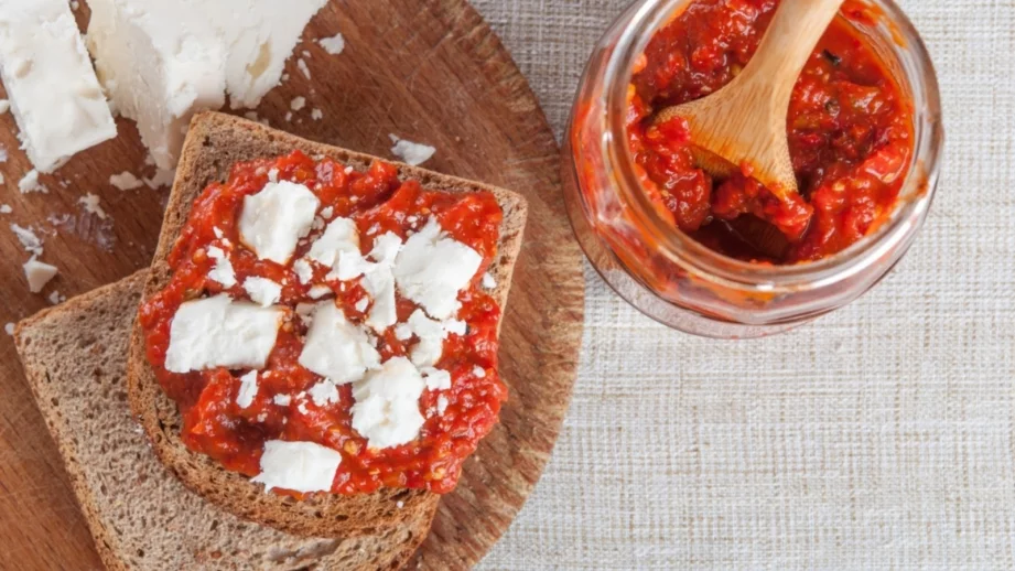 Истинска лютеница ли продават по магазините?