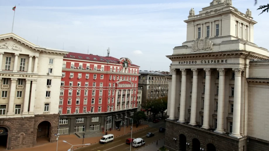 Таванът на чиновническата заплата може да достигне 4500 лева