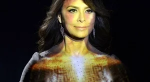 Паула Абдул с песен срещу рака на гърдата  