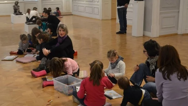 Деца рисуват безплатно в СГХГ 