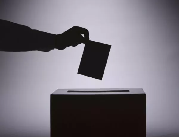 Избирателните секции във Франция отвориха врати