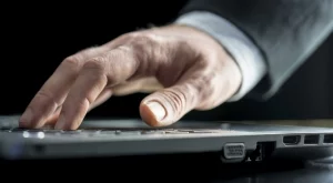 Електронният подпис поевтиня с 50 на сто 