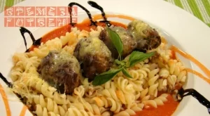 Кюфтета с гъби, паста и доматен сос