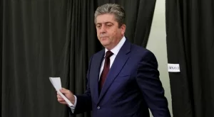 Първанов хвърля оставка заради подкрепата на АБВ за дълга 