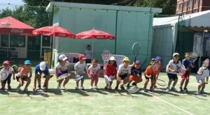 Безплатни уроци по тенис за деца