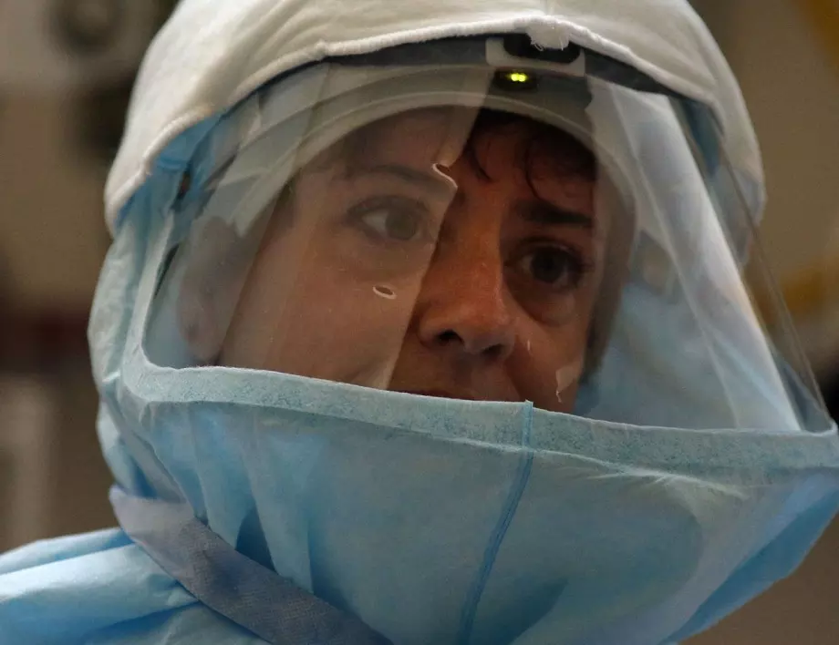 Десетки заразени и починали от ебола в Уганда