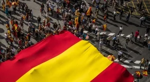 Испания понижи очакванията за икономическия си растеж заради Каталуния