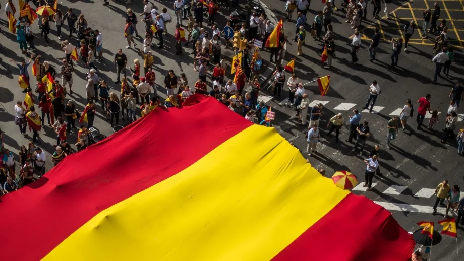 Испания понижи очакванията за икономическия си растеж заради Каталуния