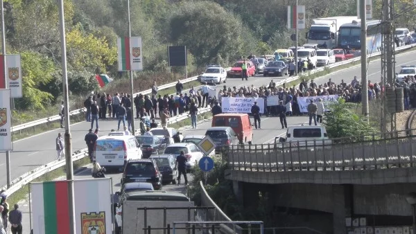 Протестиращите дупничани блокираха възлово кръстовище в града