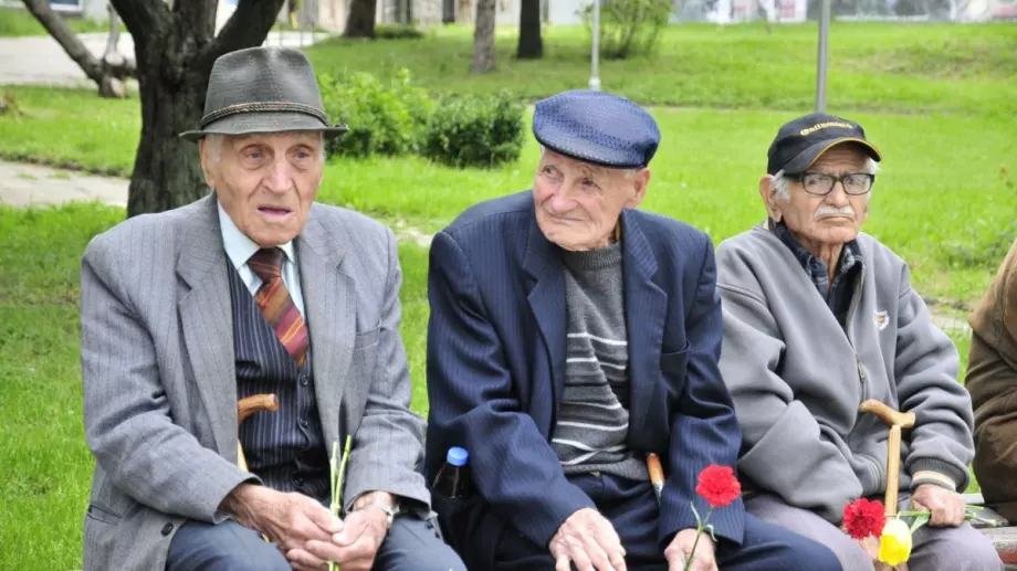 Близо 900 000 пенсионери стават по-богати след преизчислението на пенсиите