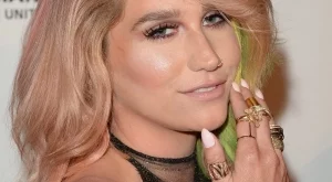  Кеша обвини  бившия си продуцент в сексуален тормоз