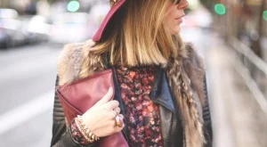 Модни комбинации в бордо