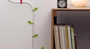 Декорации от кабели по стените