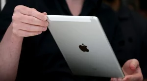 Доставчик на Apple готви сериозни съкращения