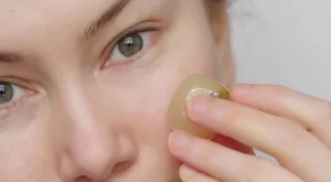 Кафени кубчета срещу тъмни кръгове под очите