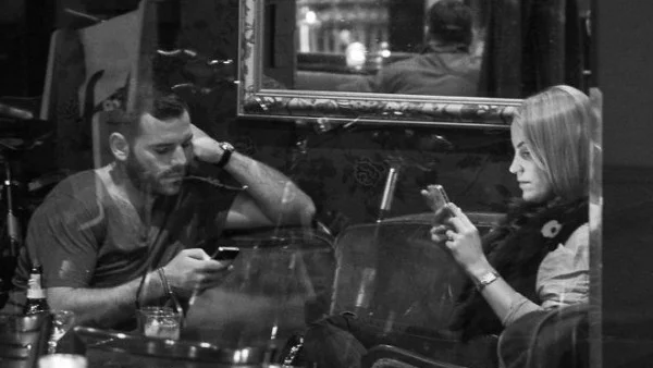 Технологиите погубват романтиката