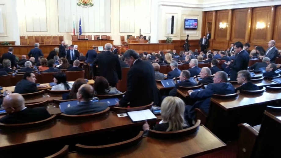 Депутатите отложиха гласуването на дълга от 16 млрд. лв.