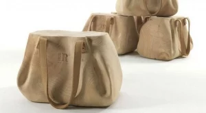 Стол във формата на чанта