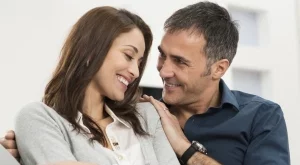 Плюсове и минуси на връзката с по-възрастен мъж