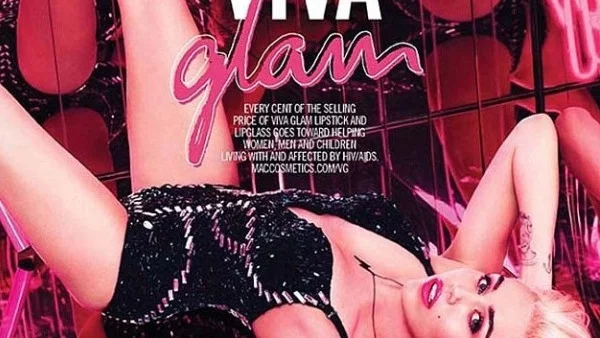  Майли Сайръс създаде благотворителни червила