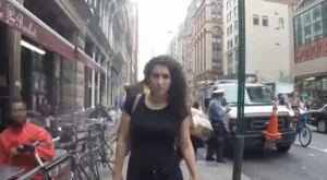 10 часа по улиците в кожата на жена