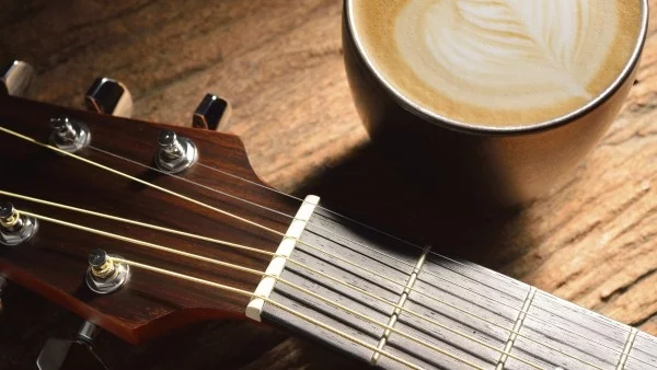 Кафе и класическа музика в неделя