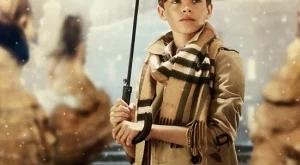 Ромео Бекъм в коледната кампания на Burberry