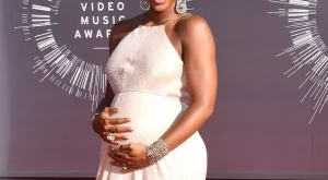 Кели Роуланд роди