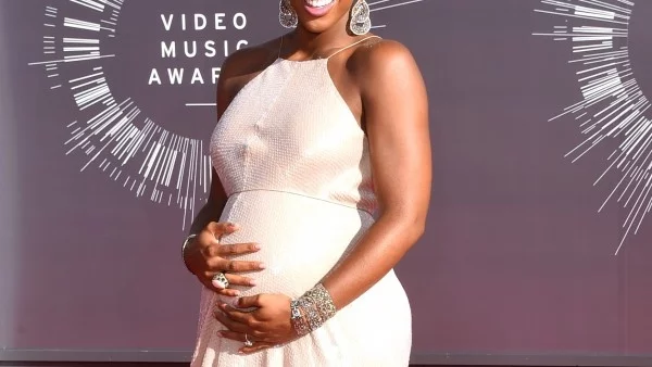 Кели Роуланд роди