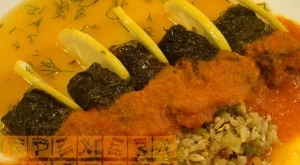 Лозови сарми в доматен сос