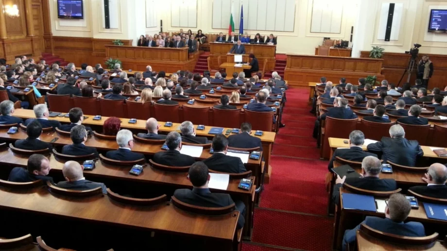 Поскъпването на тока може да се отложи с месец