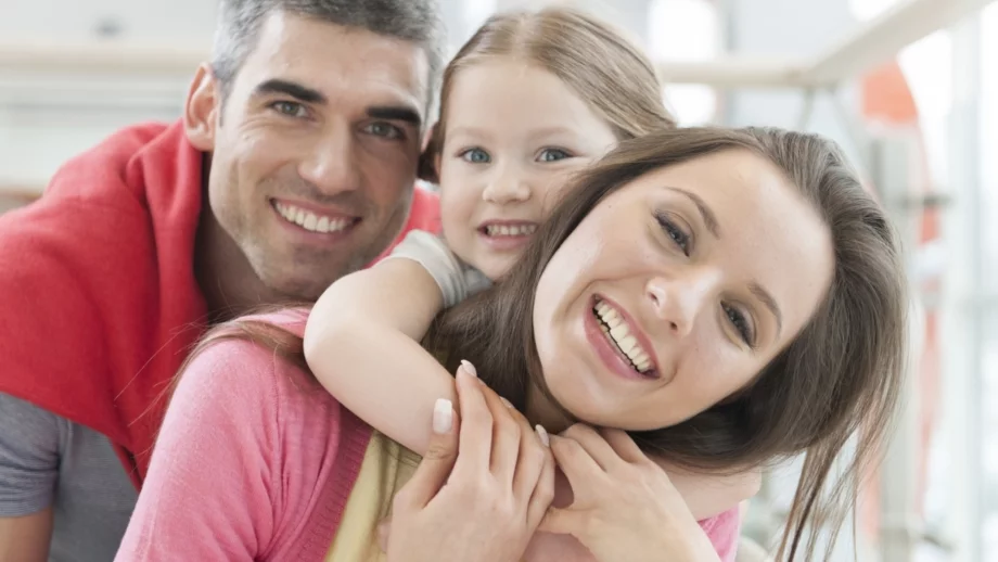 Няма да спират детските добавки за работещи родители 