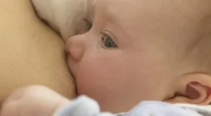 Кърмата "изпраща" съобщения до бебето