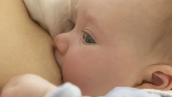 Кърмата "изпраща" съобщения до бебето