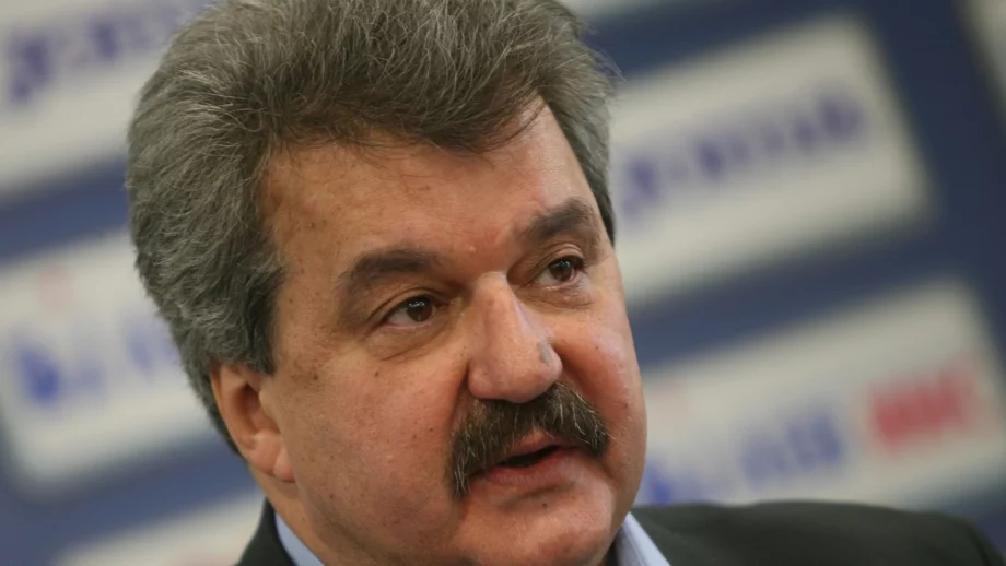 Батков подарил акциите си от "Стандарт" на журналистите