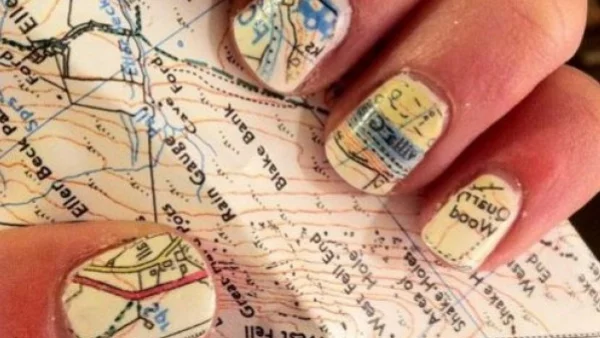 Карта върху ноктите
