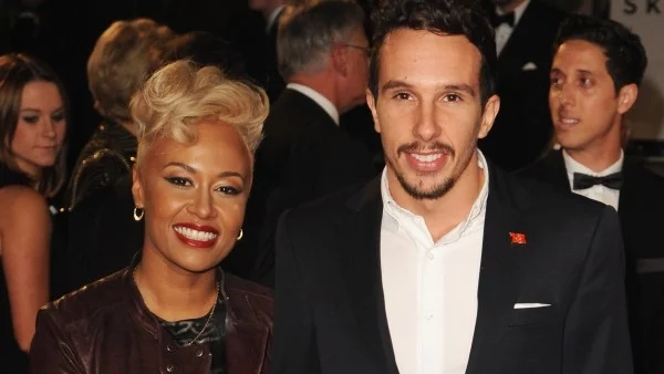 Емели Санде пазела в тайна развода си