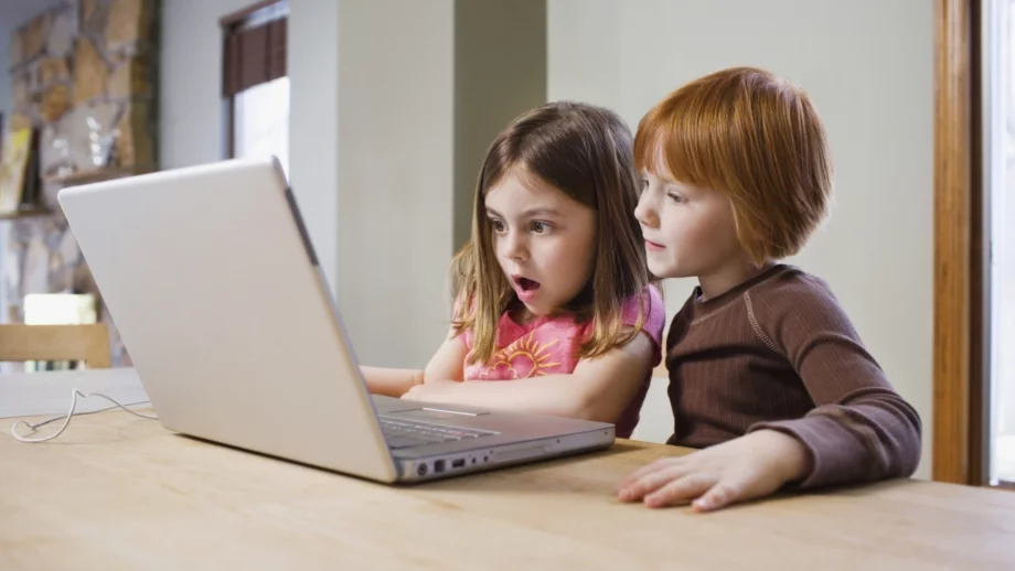 80% от времето на българските деца минава в интернет