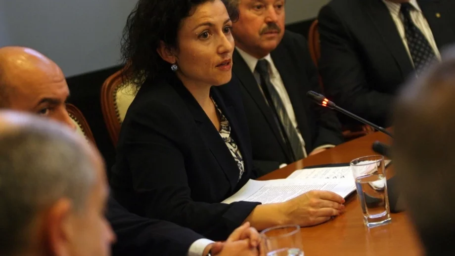 Ще има обезщетения за наводнените земи на земеделци, обеща Танева