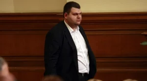Съдът не смята, че е важно дали еврокандидатът Пеевски живее в България