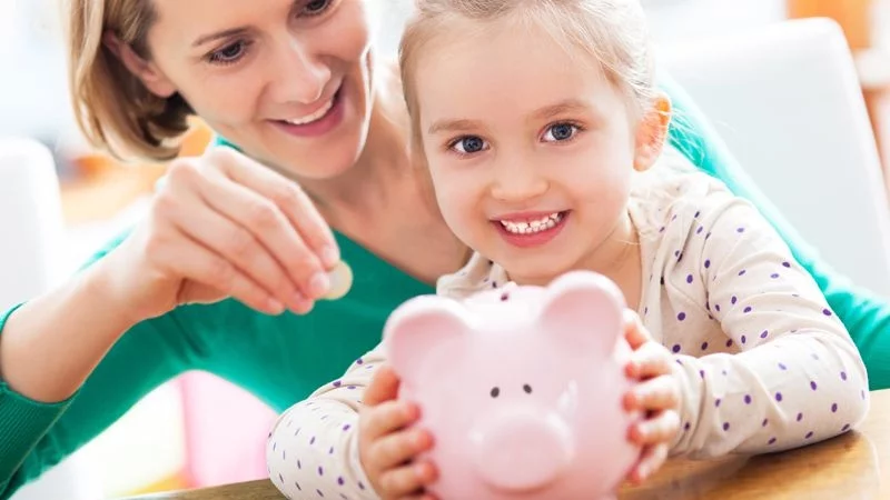 Родителите трябва отрано да говорят с децата си за пари