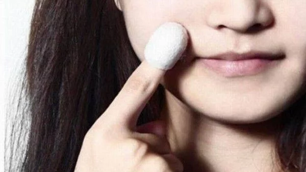 За кожа без бръчки - масаж с пашкули на копринени буби 