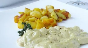 Пиле в сос от синьо сирене 