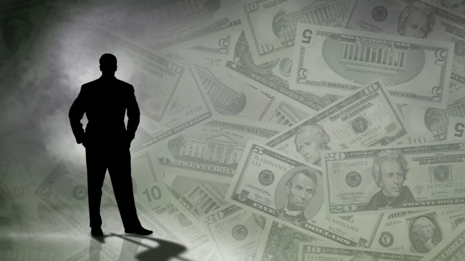 Доларът на печалба, след като спадът на петрола разпали страховете от дезинфлация