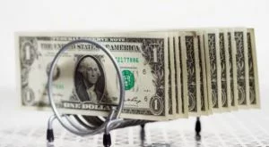 Доларът поевтиня, след като не успя да набере ускорение след изказването на Йелън