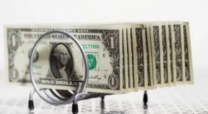 Доларът пада, но инвеститорите са настроени оптимистично