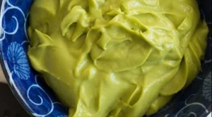 Маска за суха коса с авокадо и зехтин